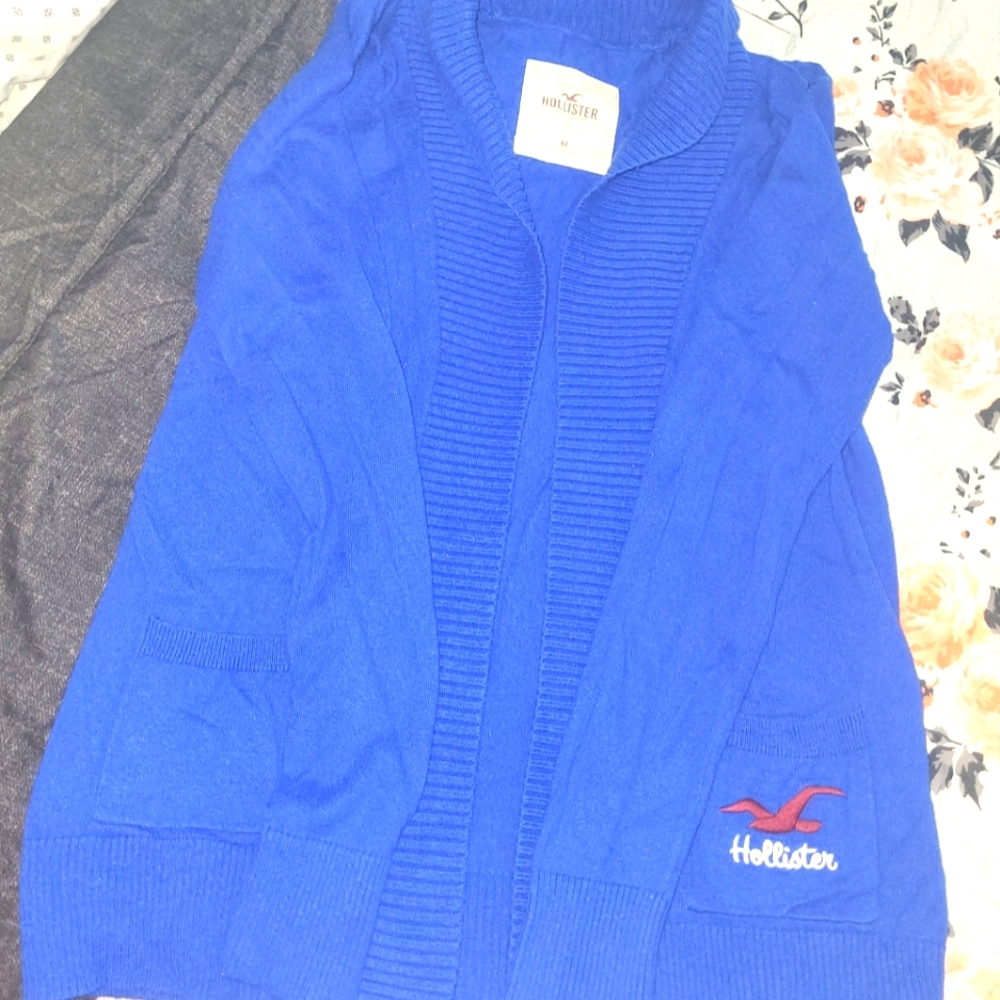 Hollister cardigan